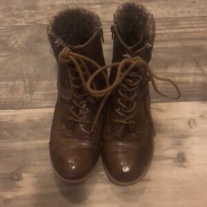 Super cute size 9 boots